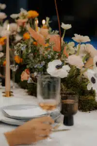 bloemen huwelijk dinertafel
